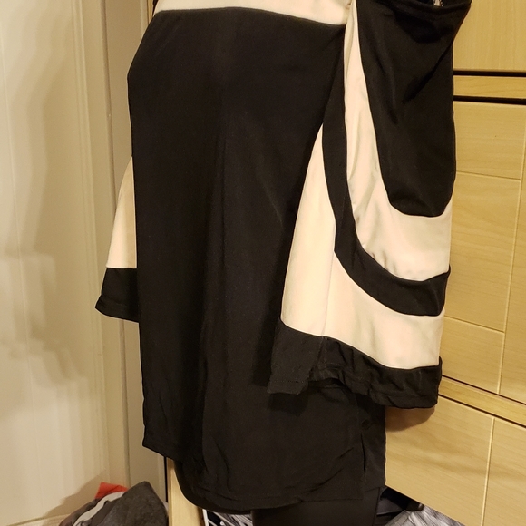 Ladies cold shoulder fashion top - Picture 5 of 9